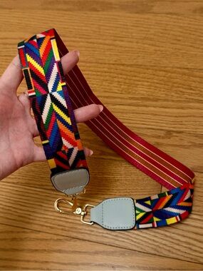 Adjustable Multicolor Geometric Bag Strap Gold Hardware & Faux Leather Grey